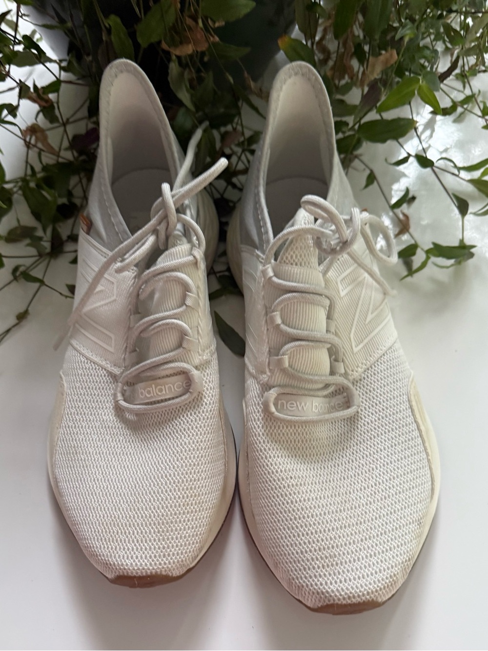 EUC New Balance Roav Fresh Foam White Mesh Women’s Athletic Sneakers IS size 9